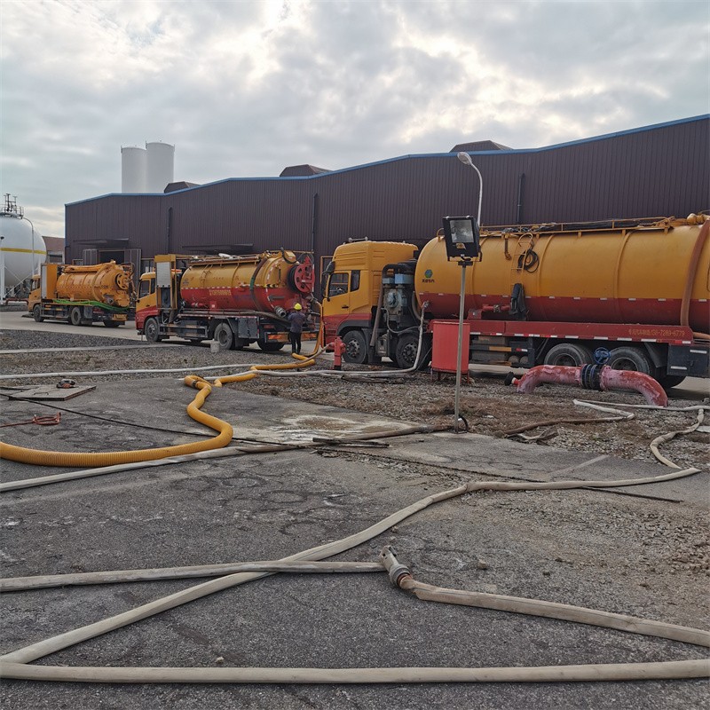 独山子污水池清理